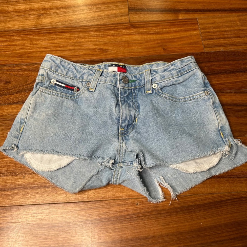 Vintage Tommy Hilfiger Jean Shorts Raw Hem‎ distressed ight Wash Booty shorts